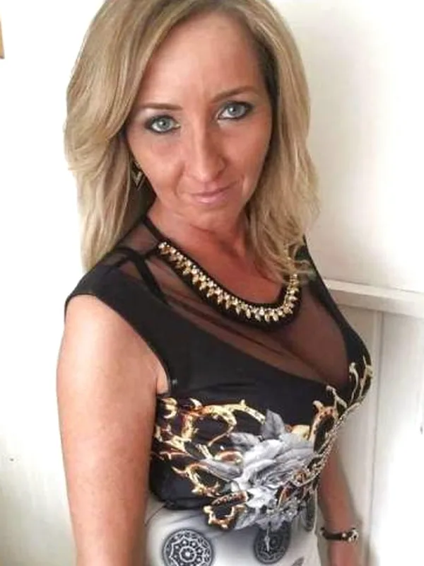 Laetitia, 47 ans, flirt coquin à Bastia