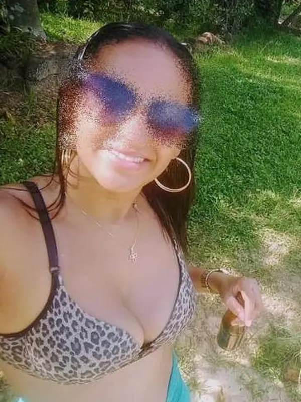 Charlène, 35 ans, flirt coquin à Brest