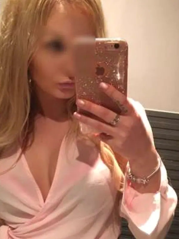 Charlotte, 33 ans, flirt coquin à Clermont-Ferrand