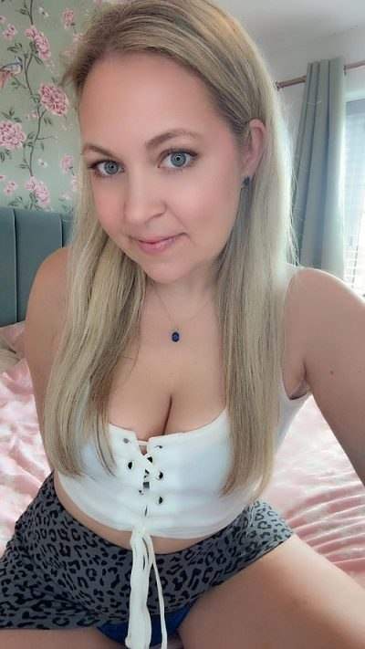 rencontre flirt - Proche de toi - Charmeuse en quête de frisson : flirt avec mature à deux pas