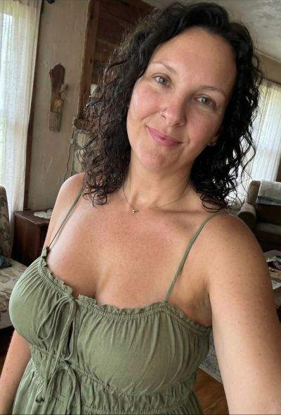 rencontre flirt - Lyon - Envies de flirt discret à Lyon ? Une belle plantureuse attend ses rendez-vous coquins