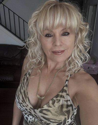 rencontre flirt - Nîmes - Envies de flirter discret à Nîmes, femme mûre cherche complice pour moments coquins