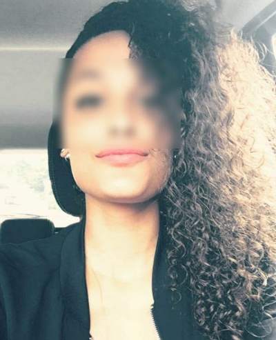 rencontre flirt - Chalon-sur-Saône - Elle effleure son verre à Chalon, tatouée et affamée de regards complices
