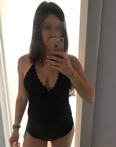 rencontre flirt - Charleville-Mézières - Une coiffeuse qui sait flirter, ça change de ses clients habituels à Charleville-Mézières